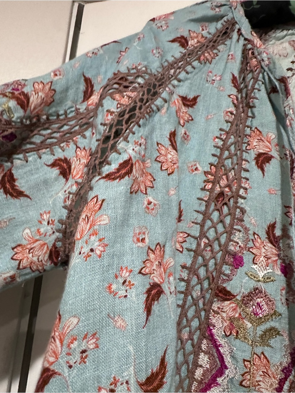 Sundance Light Blue Floral Embroidered Boho Blouse size Large like new condition - Picture 3 of 7